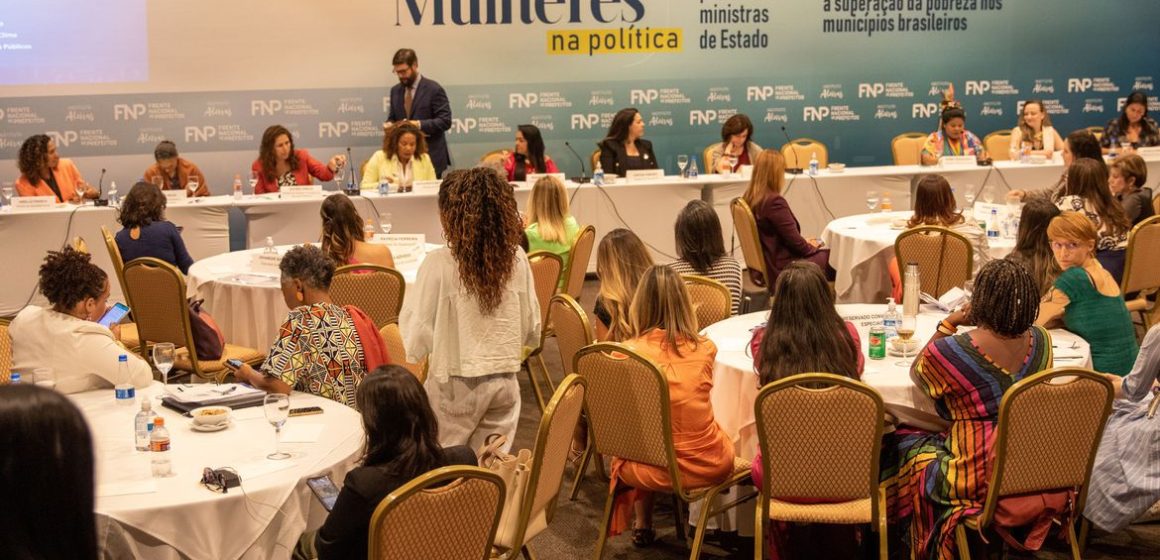 Ministras e prefeitas defendem mais participação feminina na política