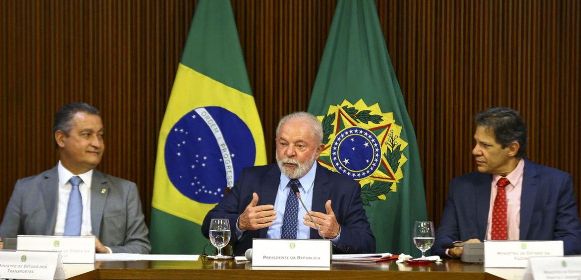 “Não podemos ficar chorando o dinheiro que falta”, diz Lula