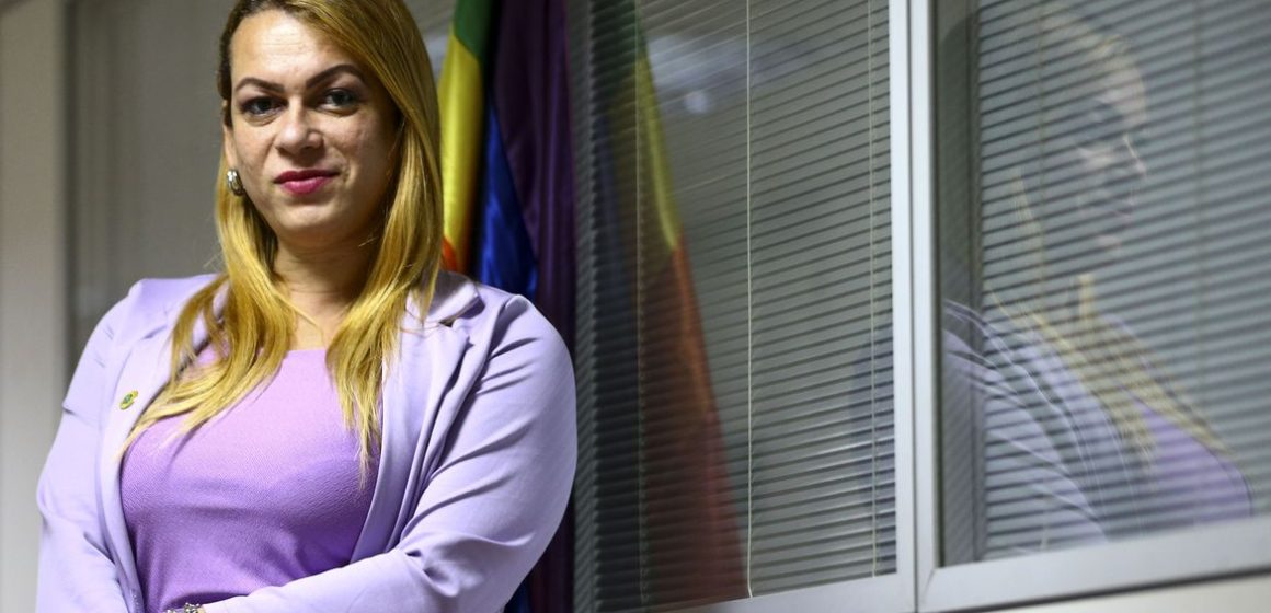 symmy-larrat_mcamgo_abr_250120231818-4 País precisa de norma nacional para políticas LGBTQIA+, diz secretária