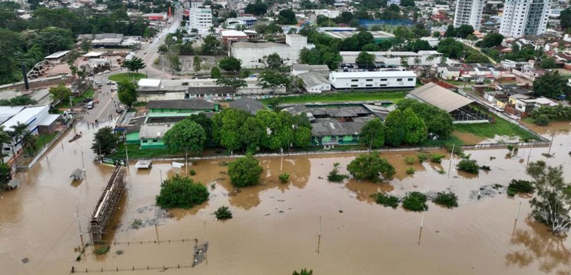 Ministros garantem recursos para áreas afetadas pelas chuvas no Acre
