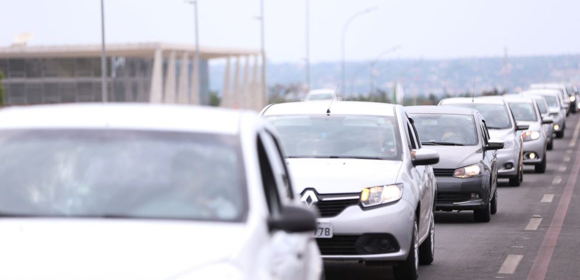 Estudo aponta que o Brasil é o 2º pior país do mundo para dirigir por má qualidade de estradas e alto congestionamento
