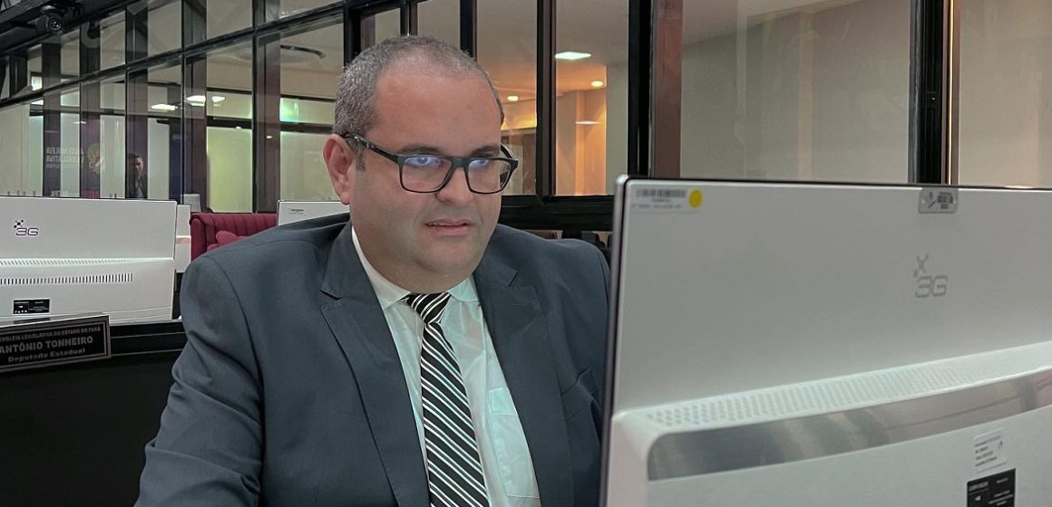 Erick Monteiro protocola projeto sobre o 28 de Maio e o Desfile Cívico e Escolar do município de Muaná