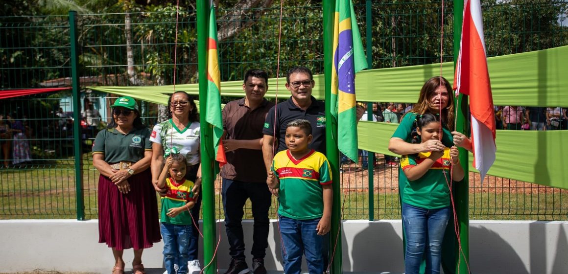 Renato Ogawa inaugura escola nova no interior de Barcarena