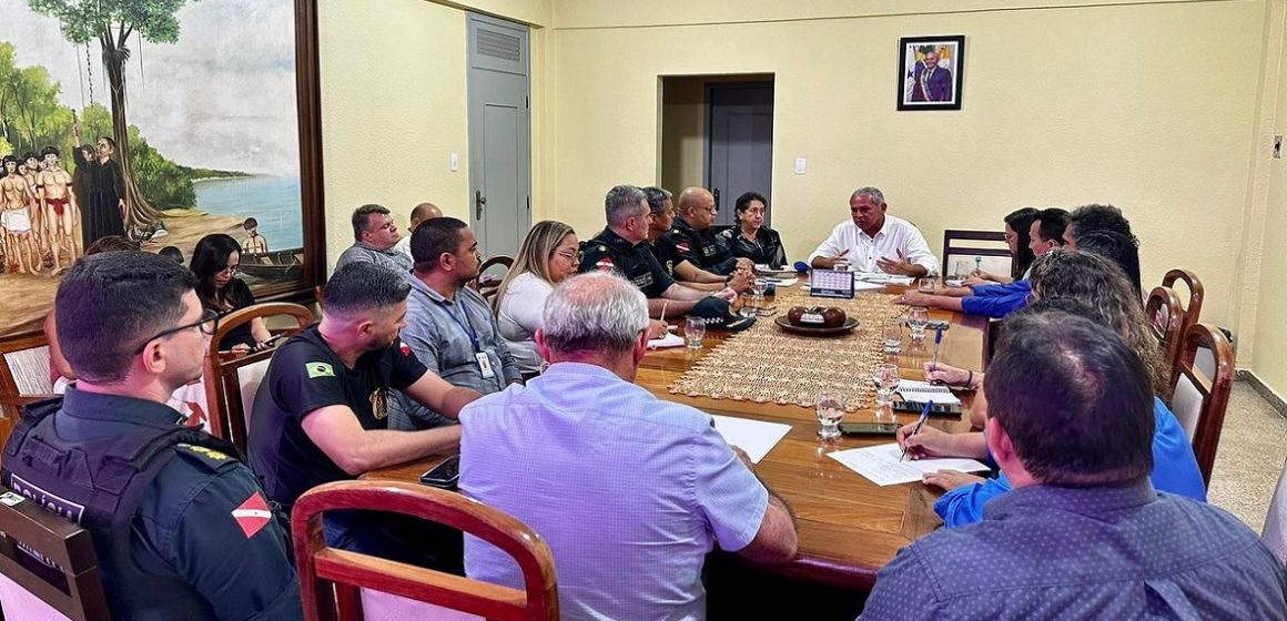 Nélio Aguiar reúne equipes em prol da segurança nas escolas