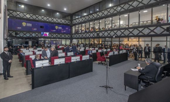 Reajuste de 15% do magistério está na pautada votação da Alepa, entre outros projetos da educação