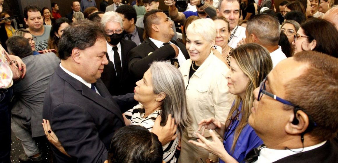 Chicão recebe homenagem de servidores da Alepa