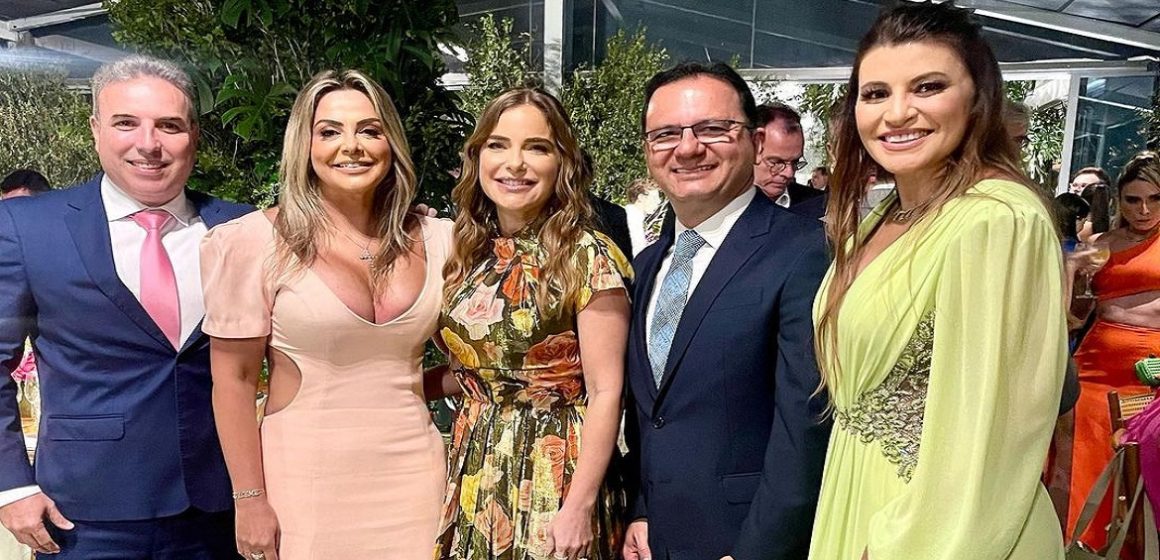 Cilene Couto prestigia casamento
