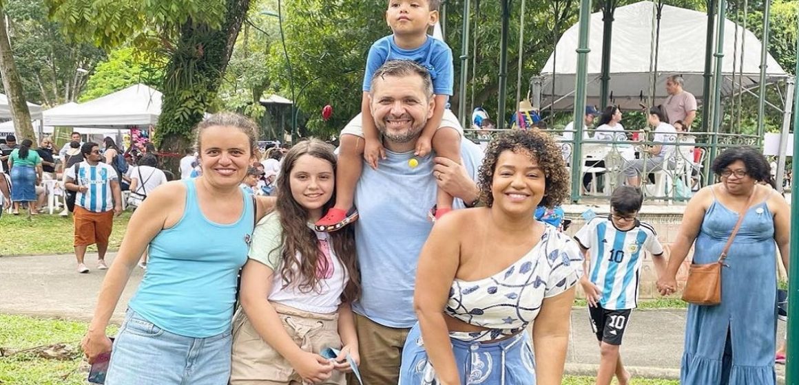 Claudio Puty e Lívia Duarte participam da caminhada azul