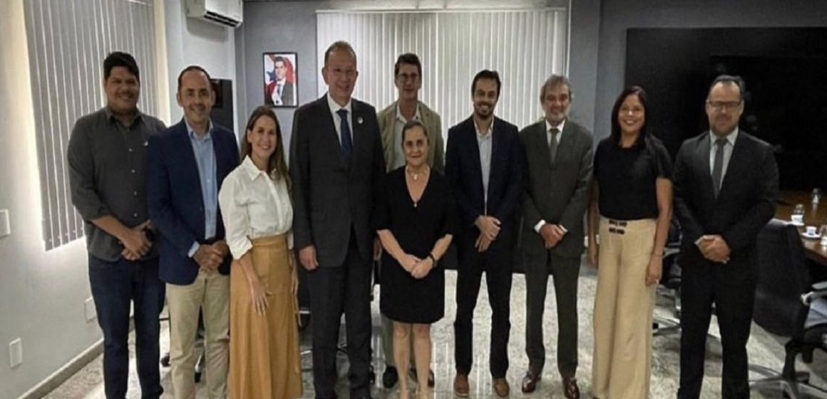 José Fernando Gomes reúne no Banco do Estado do Pará