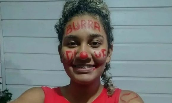 ‘Estou amando’, conta ex-garçonete que conseguiu na Justiça direito de cursar medicina na UFPA e já começou a estudar