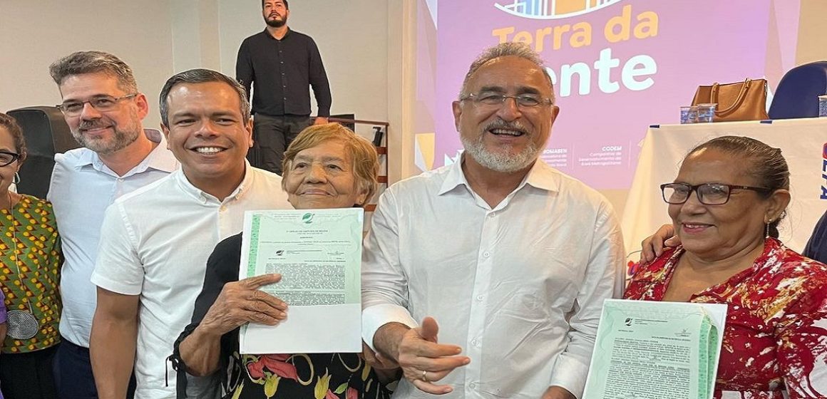 Lélio Costa acompanha entrega de títulos definitivos em Belém