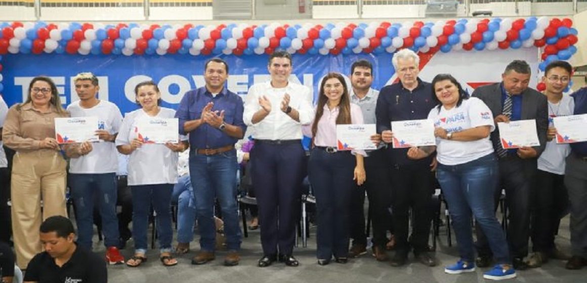 Ordem de serviço para construção de escola técnica em Canaã dos Carajás é assinada por Helder e Josemira