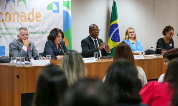 Conselho dos Direitos da Pessoa com Deficiência empossa membros