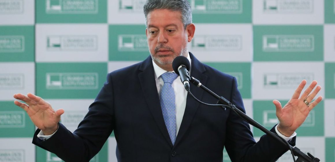PGR muda posição e defende rejeição de denúncia contra Arthur Lira