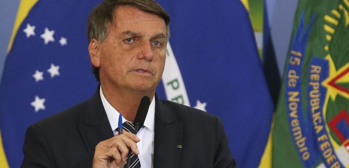 Bolsonaro depõe na Polícia Federal e diz que compartilhou sem querer vídeo que questionava sistema eleitoral