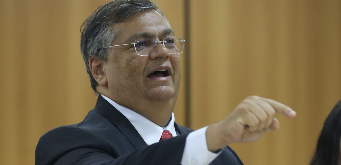 Escola Segura já fez centenas de prisões e apreensões, diz Flávio Dino