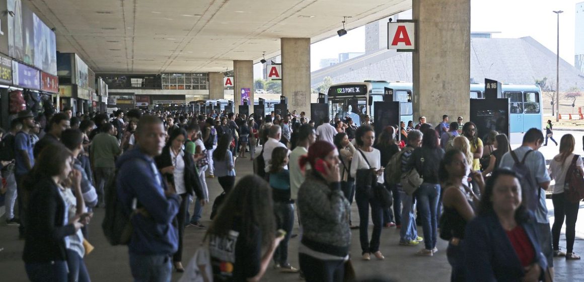 Semana de 4 dias de trabalho será testada no Brasil