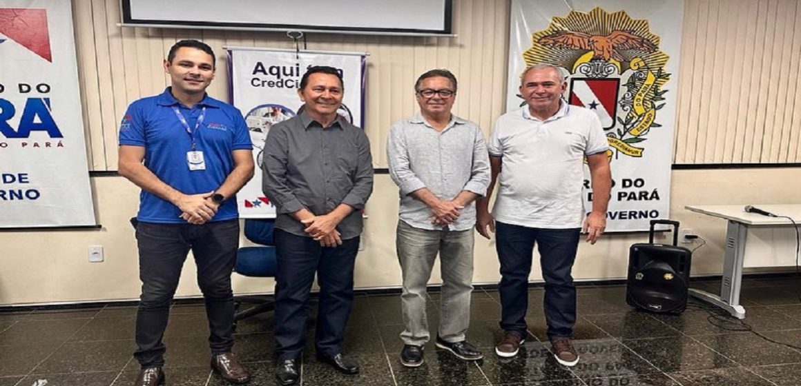 Nélio Aguiar entrega CredCidadão para famílias de Santarém