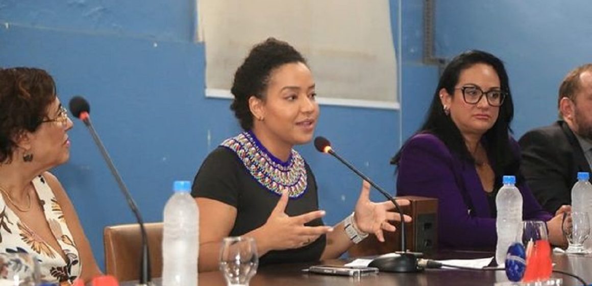 Lívia Duarte participa de audiência pública