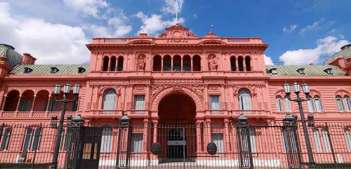 Juros na Argentina é elevado a 97% ao ano e país lança pacote de medidas para conter a inflação