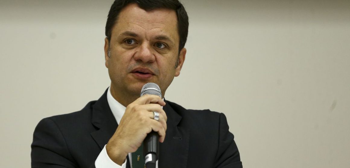 Rosa Weber vota por anulação de decreto que beneficiou Daniel Silveira
