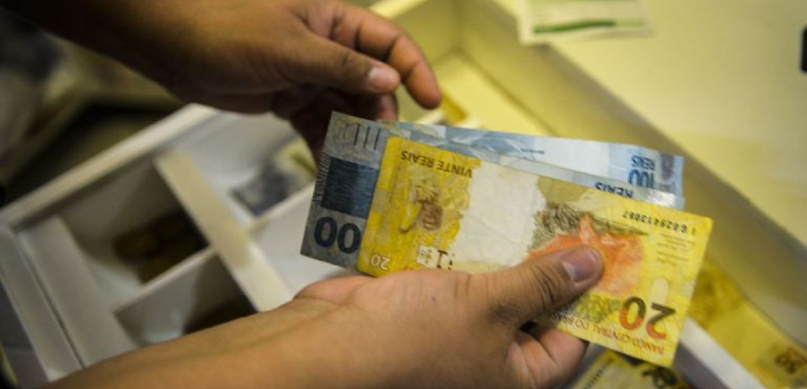 Com aumento de despesas, governo vai bloquear R$ 1,7 bilhão
