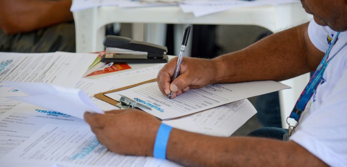 Número de trabalhadores com mais de 50 anos dobra no país