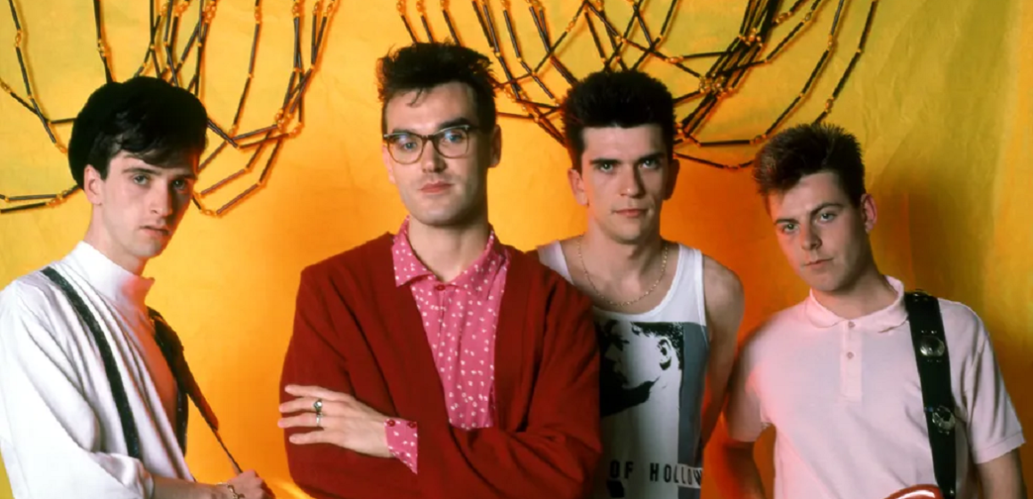 Morre Andy Rourke, baixista da banda The Smiths, aos 59 anos
