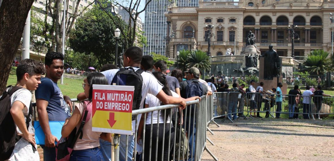 Taxa de desemprego de 8,5% é a menor para abril desde 2015, diz IBGE