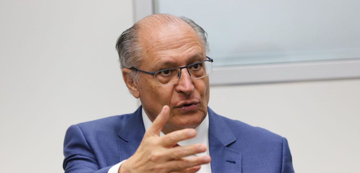 Brasil ficou caro antes de ficar rico, diz Alckmin