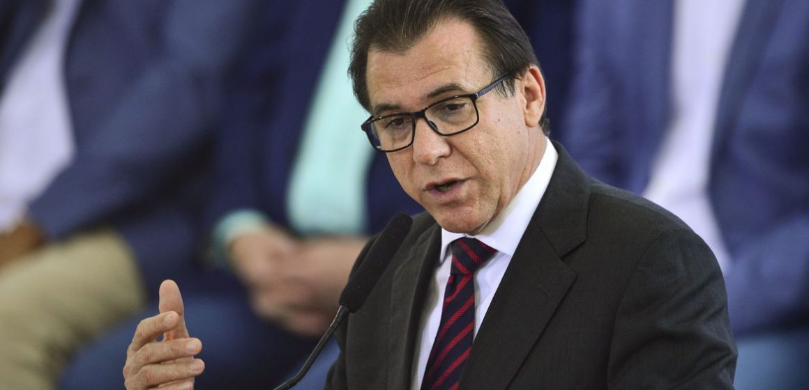 Ministro defende liberação de verba do FAT para alunos do ensino médio