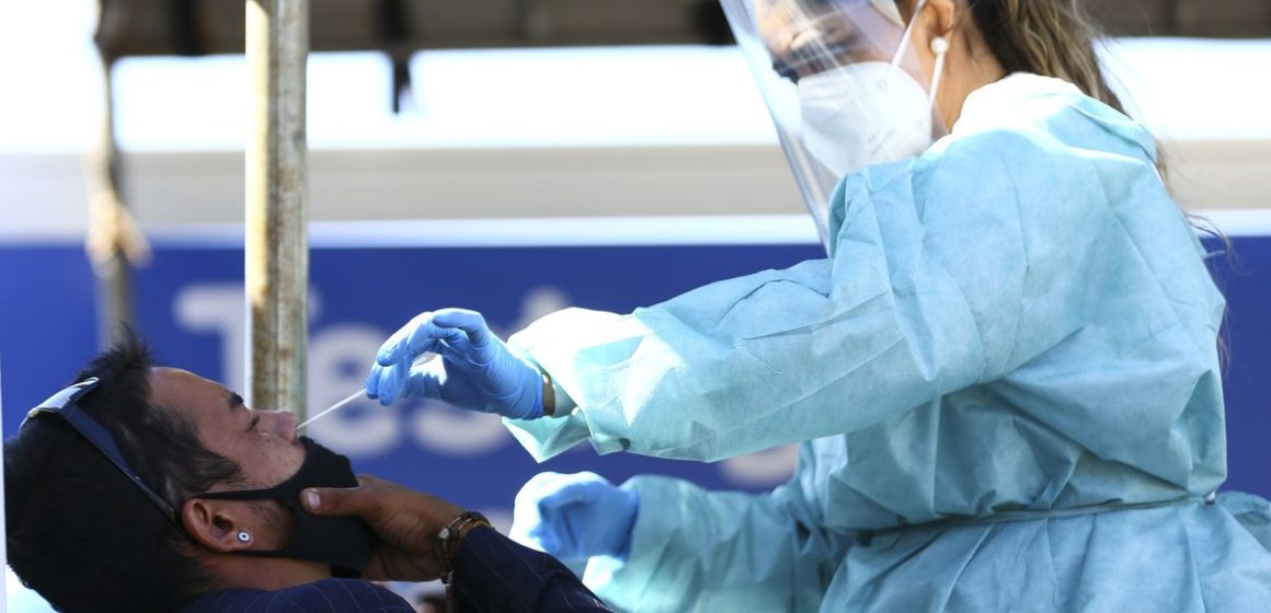 Com 65 milhões de casos por semana, China se prepara para onda de Covid-19
