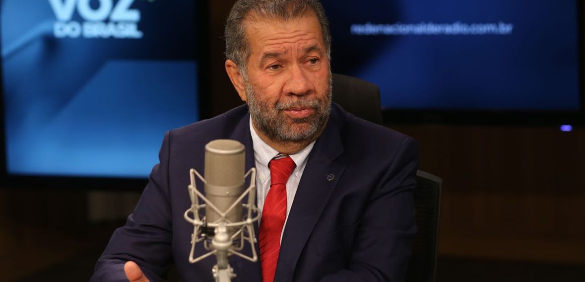 Desafio da Previdência é reduzir fila da perícia, diz Carlos Lupi