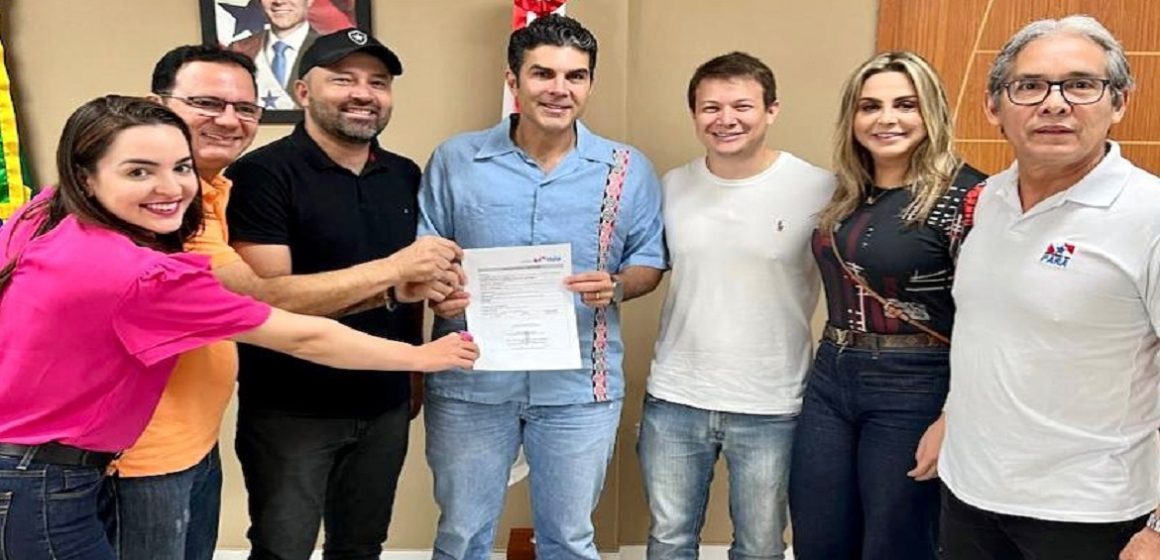 Cilene Couto acompanha assinatura de ordem de serviço em Salinópolis