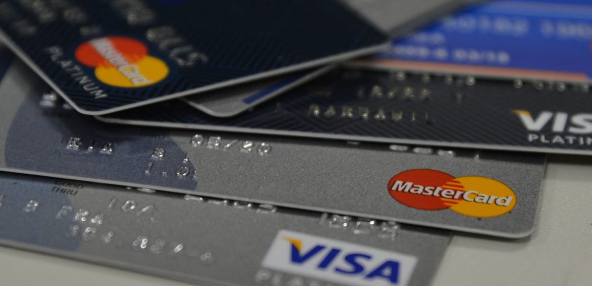Cartões de crédito Disparam os juros do cartão e atinge maior patamar desde 2017