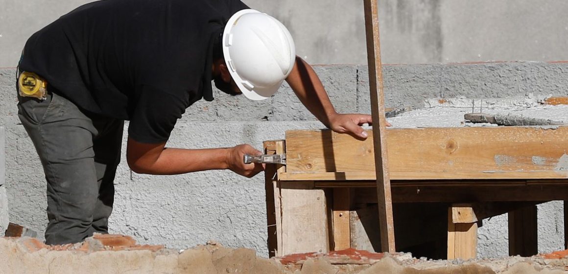 Desemprego atinge em abril menor patamar em oito anos