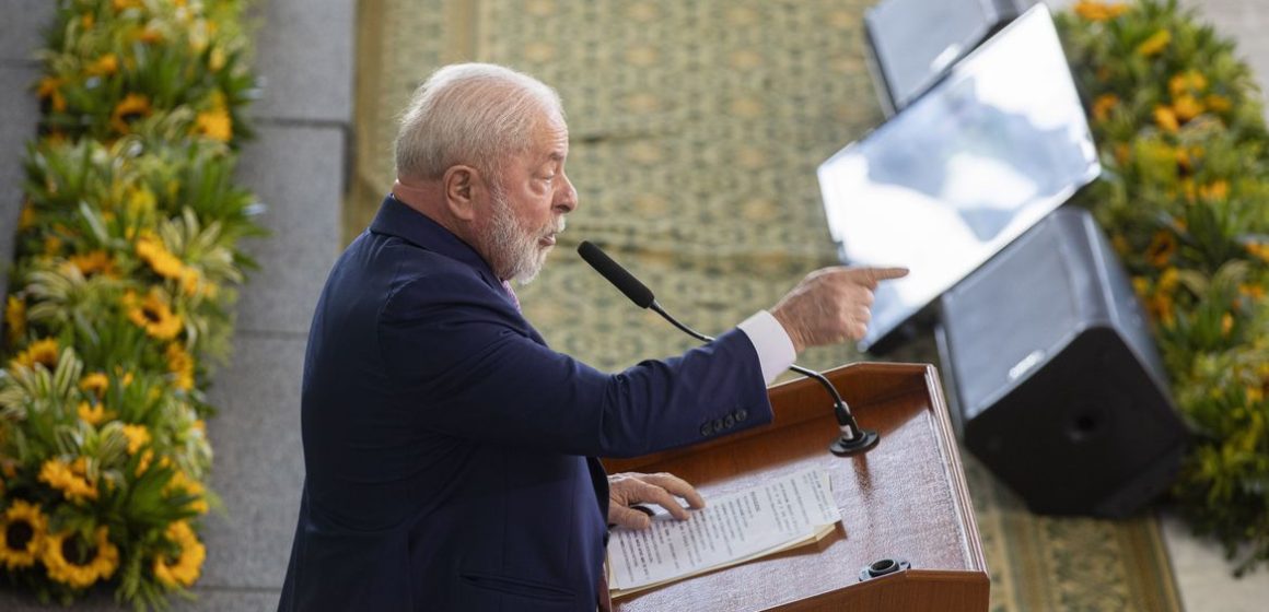 Lula diz que equipe de governo não é clube ou grupo de amigos