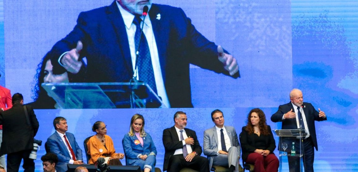 Lula descarta mudanças e diz que ministra Nísia fica na Saúde