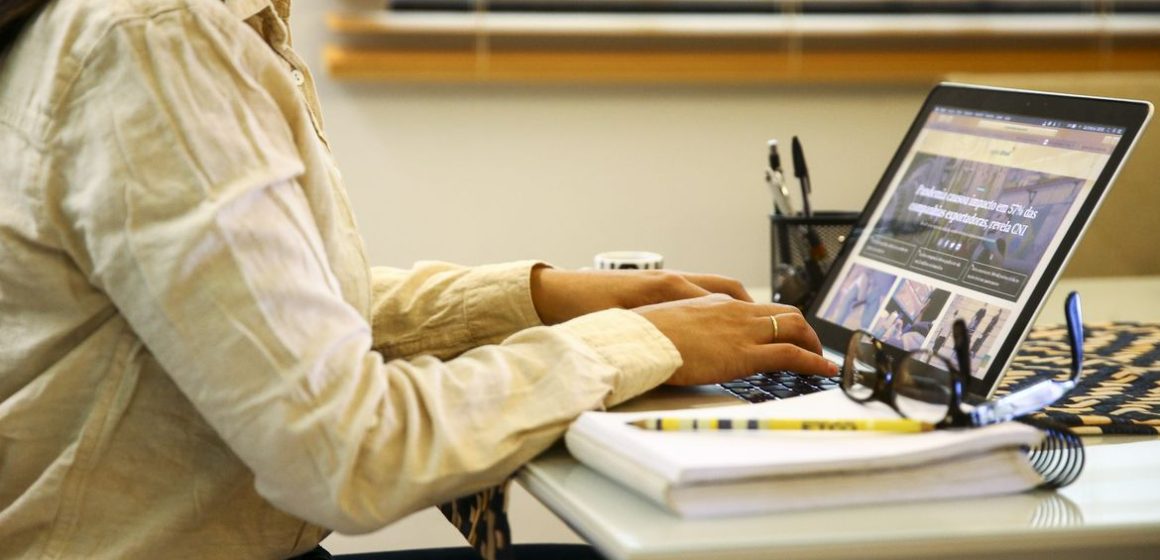 Teletrabalho, home office ou trabalho remoto. Confira 5 estratégias para mulheres defenderem seus interesses no trabalho