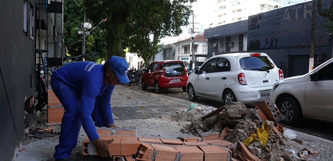 0bc06162-9821-4301-a5cc-c28ef0533fe4 No primeiro semestre de 2023, mais de 1.700 obstáculos das calçadas foram retirados pela Prefeitura de Belém