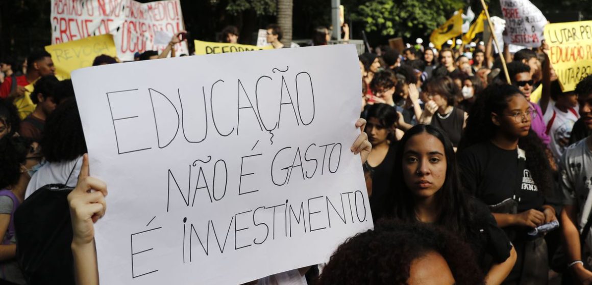 Dossiê mostra falta de direitos básicos para pós-graduandos no Brasil