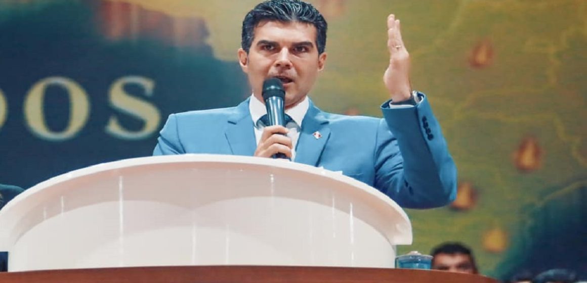 Helder manda mensagem de apoio a Moraes após ataques