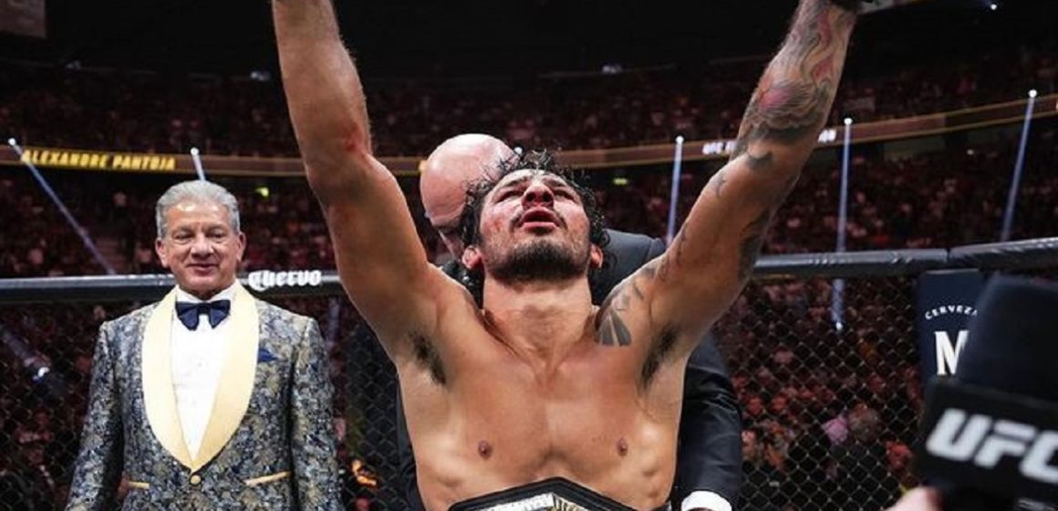 358556413_814351653330779_8118277652894824178_n Alexandre Pantoja é o novo brasileiro campeão do UFC