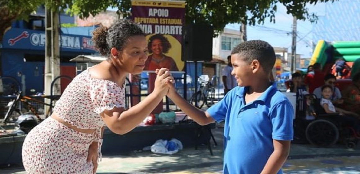 Lívia Duarte acompanha programação infantil no Guamá