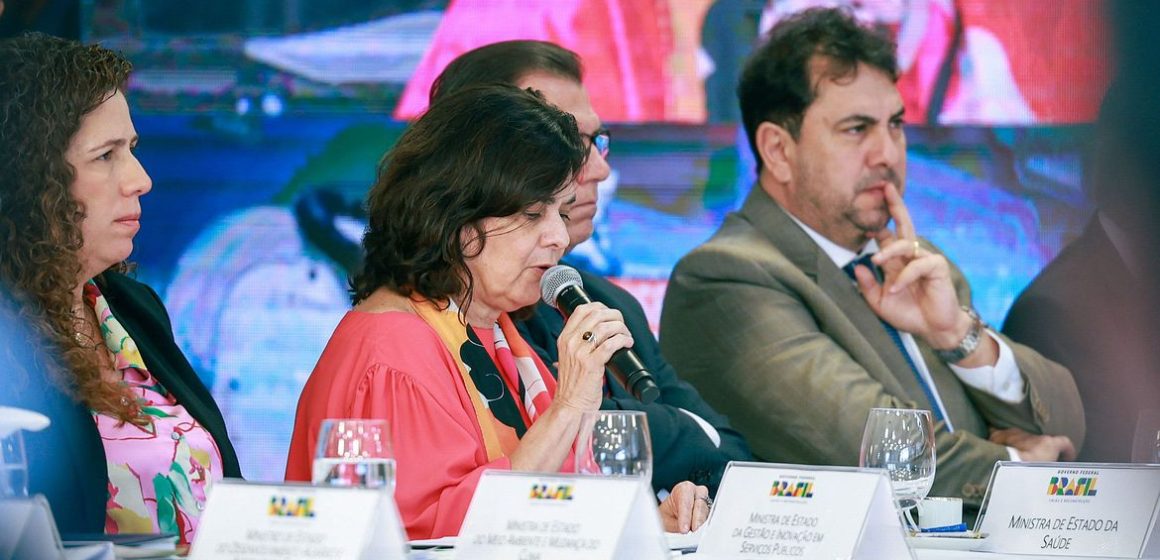 Ministra defende retomada do complexo econômico-industrial da saúde