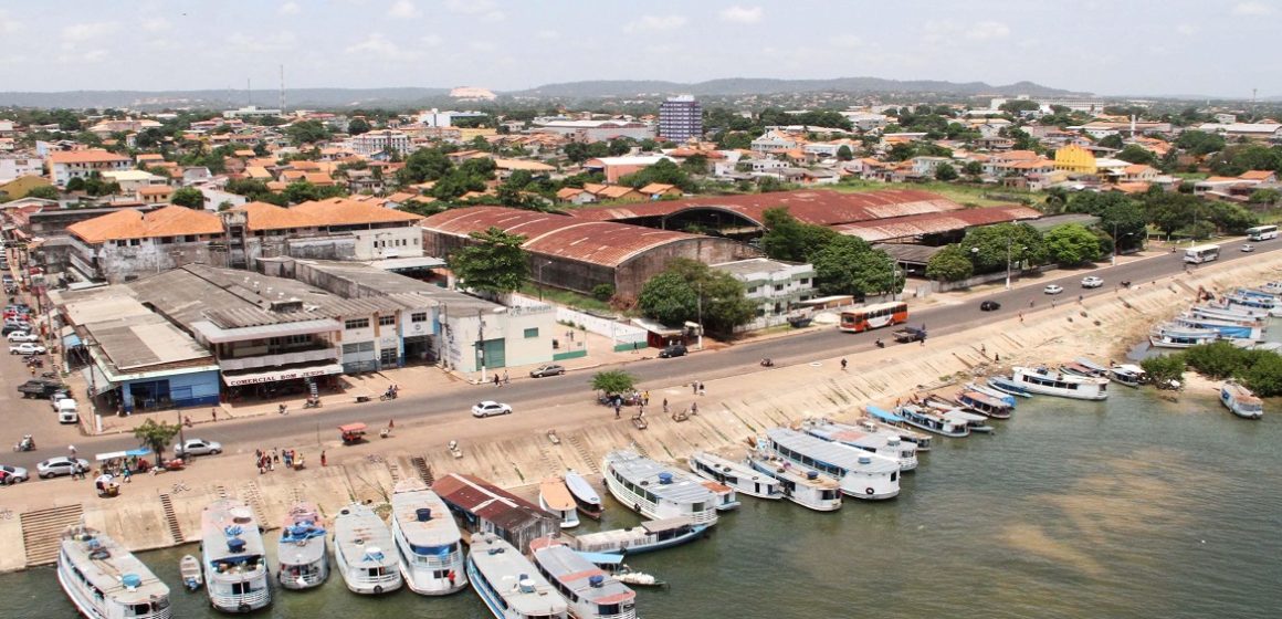 Em Santarém, navios cargueiros descartam água de lastro no rio Tapajós