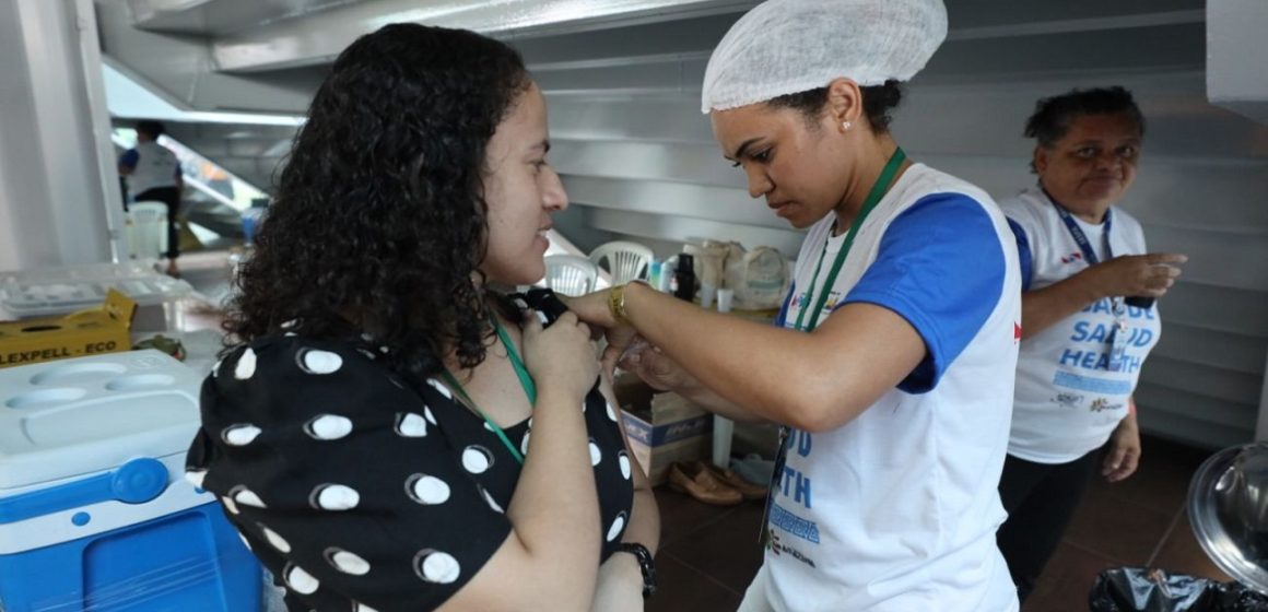 Mais de 330 doses de vacinas são aplicadas no terceiro dia de Diálogos Amazônicos