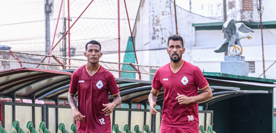Inicia instalação de refletores no estádio da Tuna Luso para receber jogos noturnos