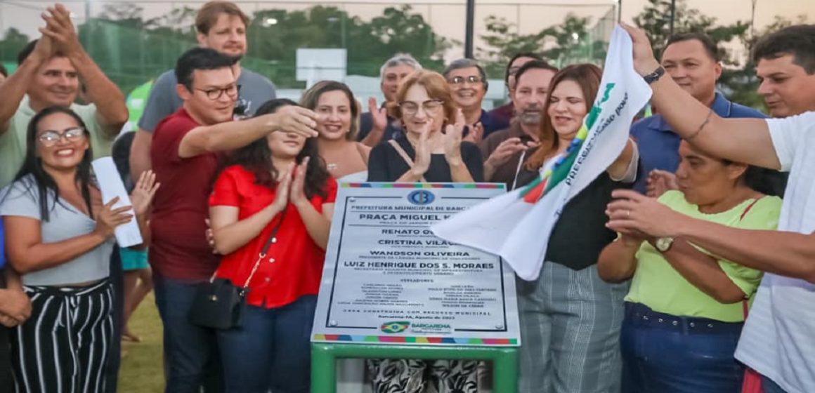 Renato Ogawa inaugura praça em Barcarena