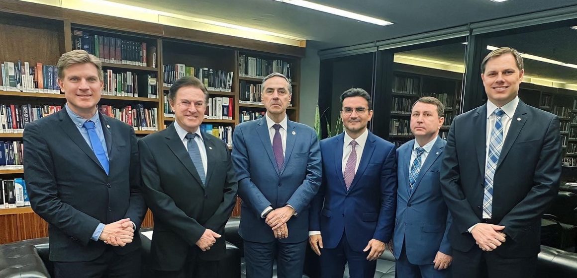 Celso Sabino reúne com Luís Roberto Barroso